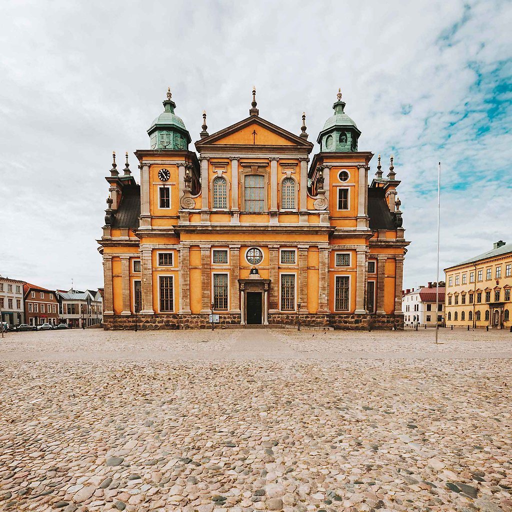 Kalmar Cathedral on the main square, a large square with cobble stones. 