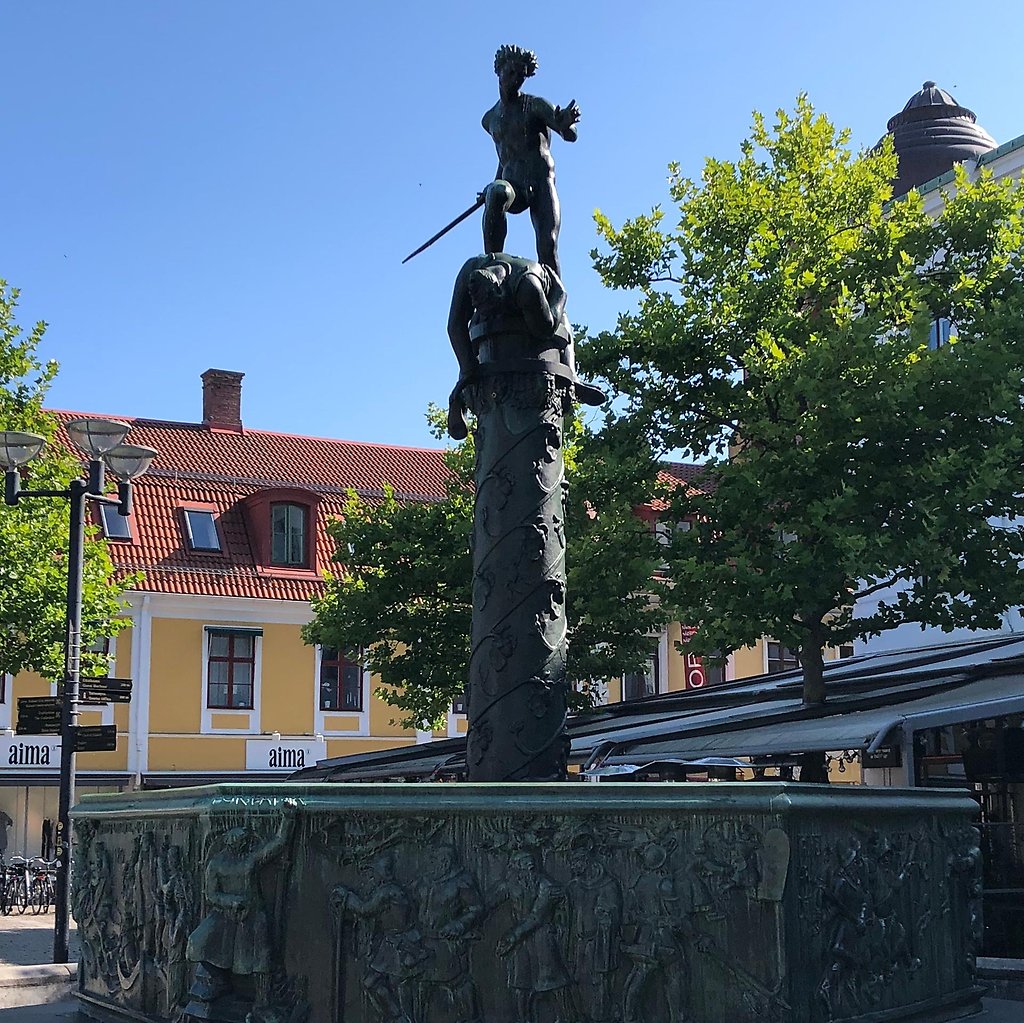Skulpturen Vasabrunnen på Larmtorget.