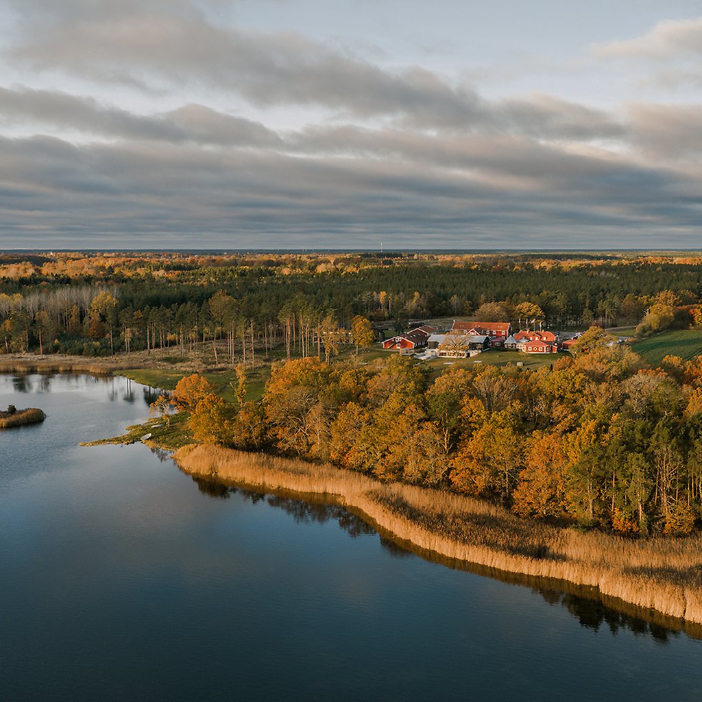 Gästgiveri i naturskön miljö vid vattnet